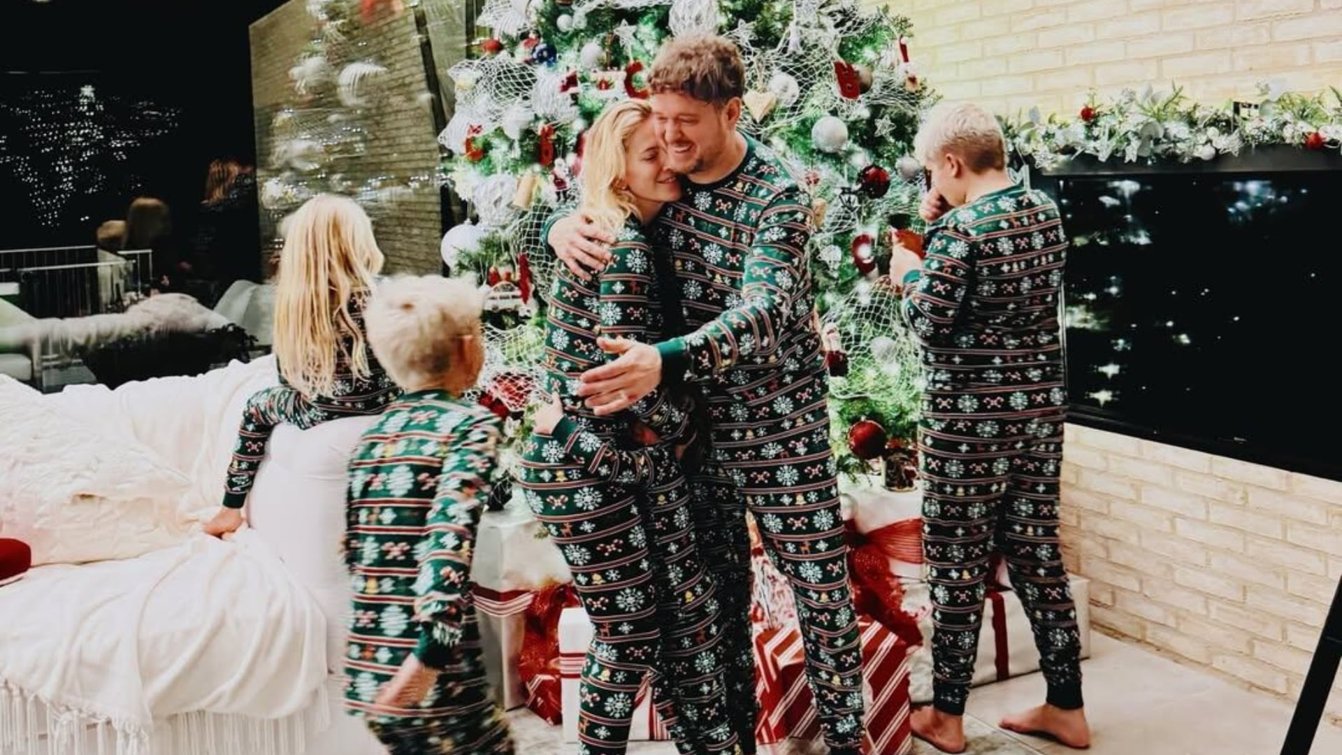 Luisana Lopilato, Michael Bublé y los chicos en su última postal navideña