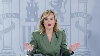 Pilar Alegría ve "compatible" ser