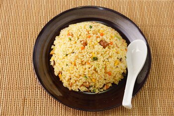 Arroz tres delicias (Adobe Stock)
