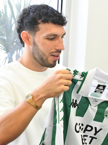 El fichaje con el Omonia 29M marca su regreso al futbol europeo tras su paso por Escocia y una etapa en la Liga de Expansión MX. (Facebook/People's Athletic Club "Omonoia 29M")