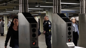 La MTA instalará barreras metálicas