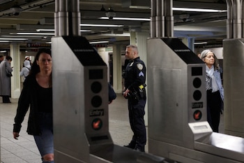 La MTA instala barreras metálicas