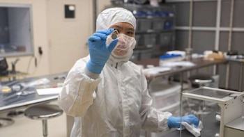 ¿Cómo alimentar una base en la Luna? La NASA prueba baterías para temperaturas extremas.