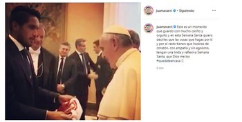 Juan Manuel Vargas junto al