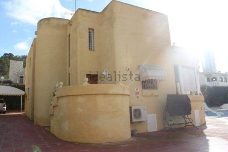 Exterior del chalet de Benidorm de Manolo Escobar. (Idealista)