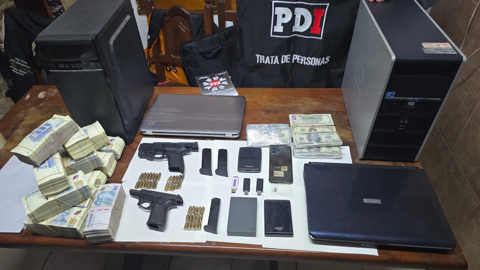 Los elementos secuestrados en el allanamiento en Santa Fe en el marco de explotación sexual infantil (Fuente: Gobierno de Santa Fe)