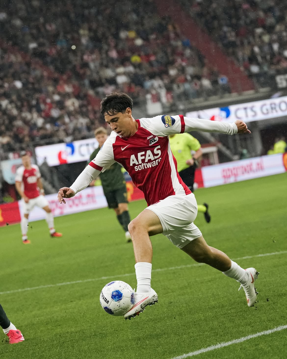 El mexicano puso el cuarto gol de la cuenta para los locales. (IG AZ Alkmaar)