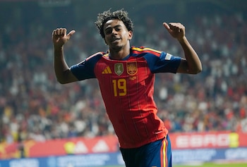 Lamine Yamal celebra su gol con España ante la República Checa. (EFE/Paco Paredes)