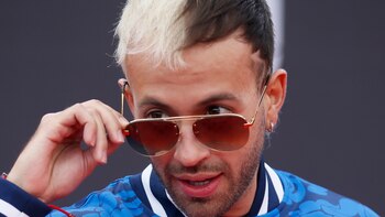 El cantante Feid denunció que