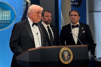 El presidente de los Estados Unidos, Donald Trump, habla en una rueda de prensa este sábado, en Washington (Estados Unidos).EFE/ Octavio Guzmán