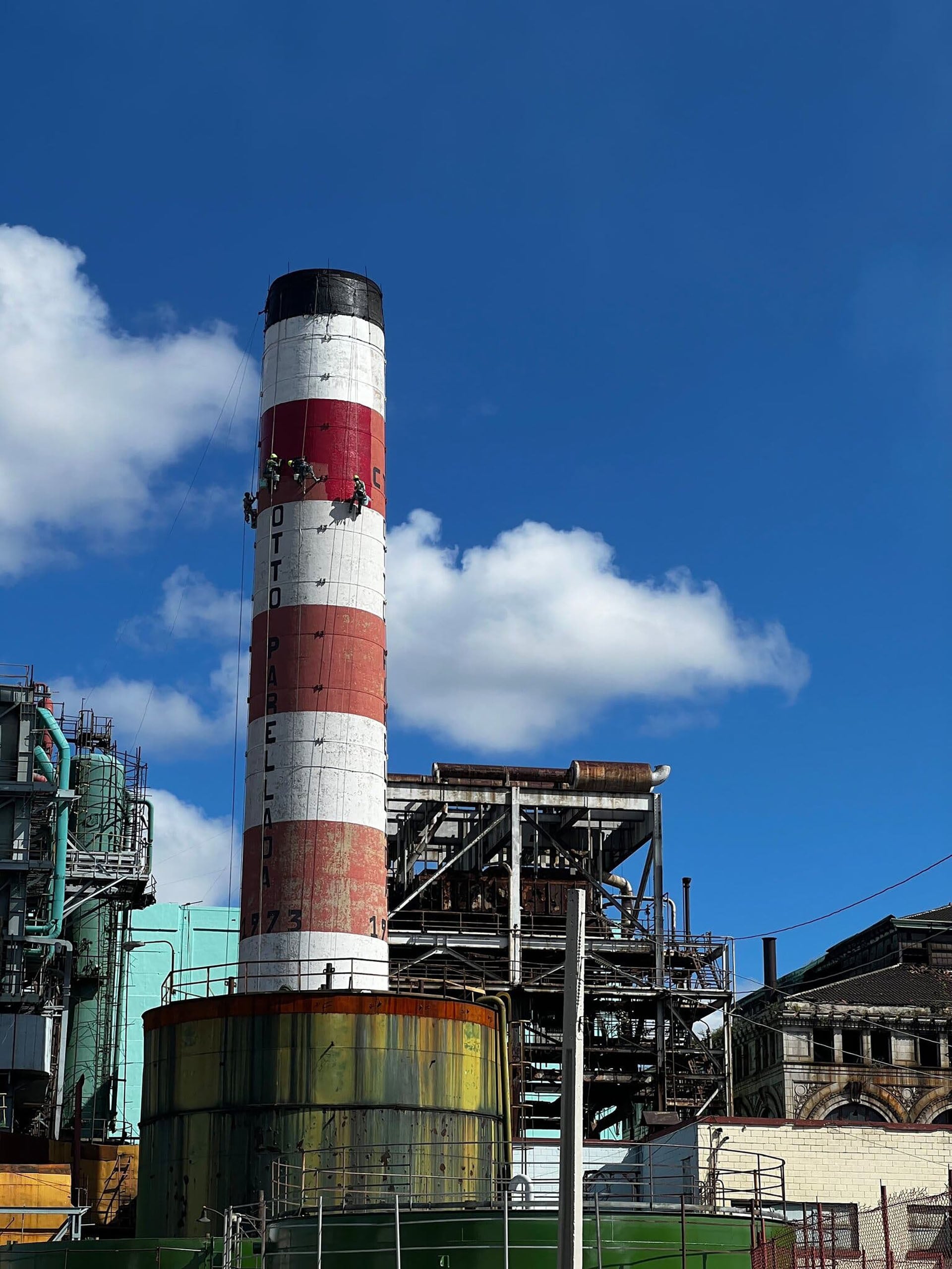La Central Eléctrica Otto Parellada se construyó en 1913 y en su momento abasteció gran parte del centro de La Habana. Fue clausurada en 2024 tras repetidos problemas de mantenimiento y contaminación (Michael Adams Lozano/NYT)