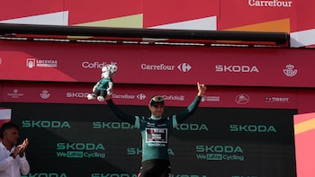 Van Aert gana a Paret-Peintre el esprint de Loja en la calurosa etapa 13