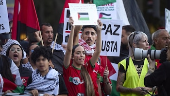 Unas 1.000 personas piden en