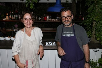 La cocinera mallorquina María Solivellas junto al chef Fernando Trocca
