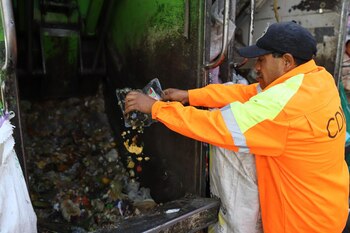 El personal únicamente recibe bolsas