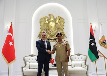 20/10/2026 Libia/Turquía.- AMP.- El este de Libia refrenda un pacto marítimo clave con Turquía tras años de desencuentro.
Las autoridades del este de Libia, una de las dos administraciones paralelas que se reparten el control del país, han ratificado este martes un memorándum de entendimiento sobre delimitación marítima en un giro radical a favor de Ankara hasta el punto de que también han anunciado la rescisión de una resolución aprobada en 2020 en la que declaraba la suspensión de relaciones políticas.
POLITICA EUROPA TURQUÍA INTERNACIONAL
MINISTERIO DE EXTERIORES DE TURQUÍA