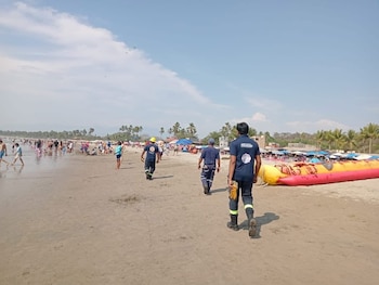 En el marco del periodo vacacional de Semana Santa, autoridades desplegaron dispositivos de seguridad en playas de Acapulco. Foto: (Comunicación Social Acapulco)