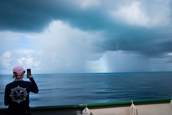 Tyler Christian, científico marino, toma