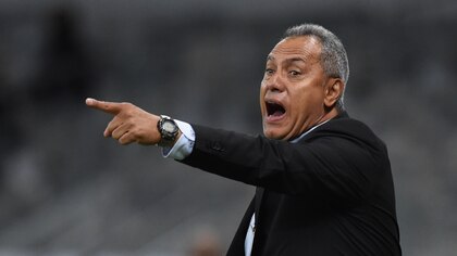 Futuro del entrenador colombiano Hernán Torres en Emelec de Ecuador sigue sin definirse: Deportivo Cali está atento
