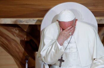 El Papa Francisco asiste a