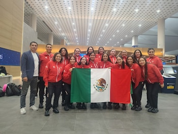 Equipos nacionales de polo acuático fueron los primeros en partir hacia tierras dominicanas.