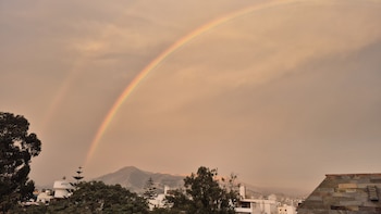 Doble arcoíris sorprende a Lima Metropolitana: fenómeno apareció en el cielo tras una inesperada garúa