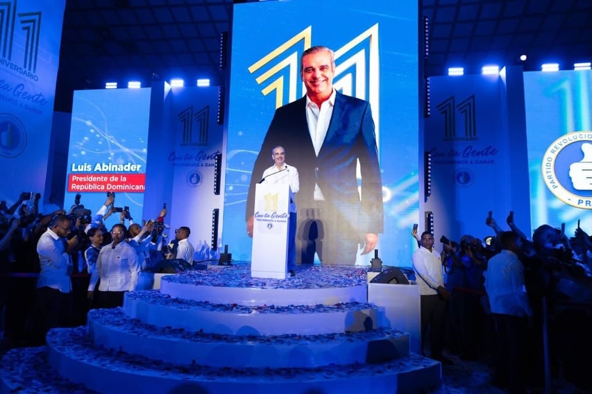 Luis Abinader asumió la presidencia del PRM y afirmó que no usará ese cargo para promover una candidatura presidencial ni para designar a su sucesor. (Foto cortesía Partido Revolucionario Moderno)