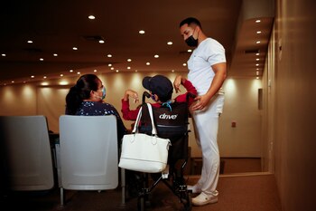 Menores con comorbilidades también pueden recibir la vacuna contra COVID-19 (Foto: REUTERS/Jose Luis Gonzalez)