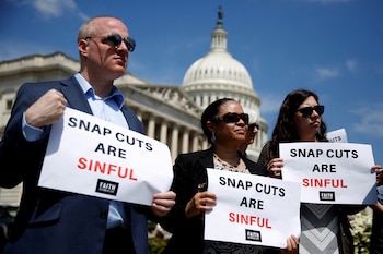 El gobierno federal exige a algunos residentes de Washington D.C. trabajar o ser voluntarios para mantener la ayuda alimentaria del programa SNAP (REUTERS/Joshua Roberts/File Photo)