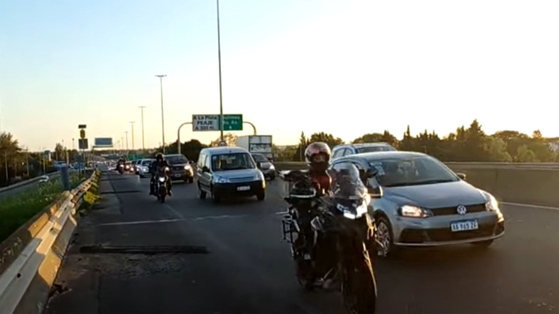 No respetar las indicaciones de velocidad máxima y transitar por las banquinas son los dos principales motivos de multas en las rutas durante un fin de semana largo