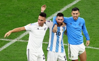 Las figuras de la selección argentina comparten la pasión por el fútbol y la vitivinicultura, con etiquetas propias que reflejan su identidad y el legado que buscan dejar más allá de las canchas (REUTERS/Hannah Mckay)