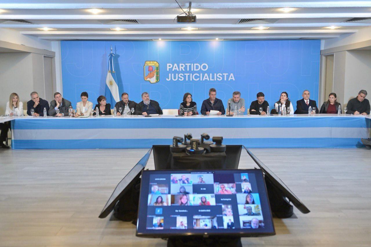 Todas las fuerzas de Unión por la Patria se reunieron en la sede del PJ