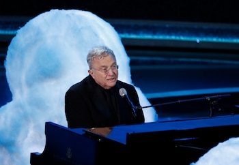 Swift y Randy Newman compartieron escenario para interpretar “You’ve Got a Friend in Me”, el tema más emblemático de la franquicia (REUTERS/Mario Anzuoni)