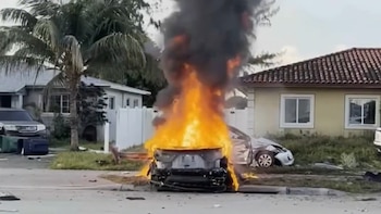 El choque de un auto a alta velocidad dejó un muerto y dos personas gravemente heridas en Florida