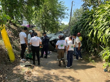 Cuatro personas adultas mayores fallecieron en un accidente vehicular en el kilómetro 42 ½ de la carretera San Salvador-Santa Ana. (Cortesía: Comandos de Salvamento del Congo)