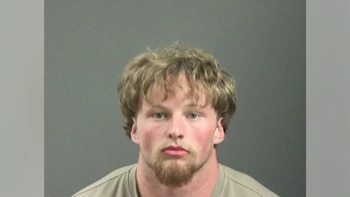 Grave denuncia de abuso sexual transforma una fraternidad estudiantil en foco de investigación criminal