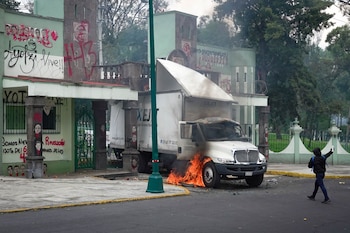 En 2025, estudiantes de diversas Escuelas Rurales protestaron a las afueras del Campo Militar 1, esto en exigencia por justicia por los 43 estudiantes desaparecidos en el año 2014.
FOTO:ROGELIO MORALES /CUARTOSCURO.COM