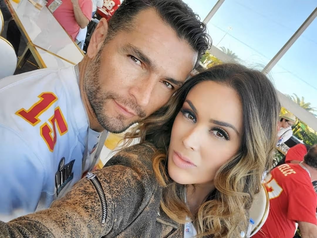 Jacqueline Bracamontes y su esposo Martín Fuentes (Redes Sociales)