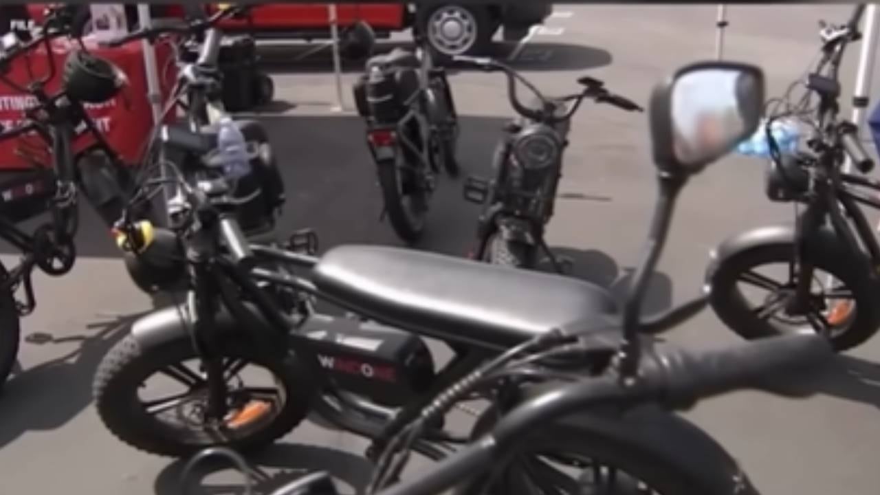 La Fiscalía del Distrito del Condado de Orange imputa a Mejer por poner en peligro a un menor, encubrimiento y delitos menores relacionados con la conducción ilegal de E-motos (ABC7)