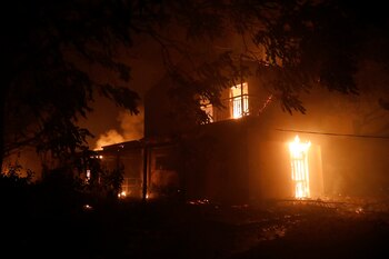 Una casa en llamas