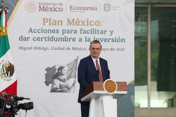 El programa lanzado este lunes incluye mecanismos para aprobar iniciativas de inversión en plazos cortos y establece una oficina presidencial, así como una ventanilla única digital para concentrar la gestión de exportaciones e importaciones. (Foto: Presidencia)