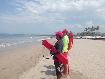 Autoridades reiteraron el llamado a mantener las medidas de seguridad y seguir las indicaciones del personal capacitado para prevenir incidentes. Foto: (Comunicación Social Guerrero)