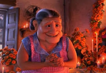 La abuelita que aparece en