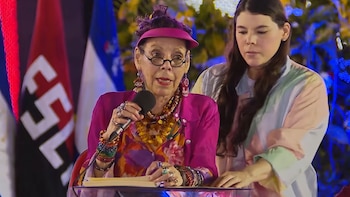 “Si los perros ladran es porque caminamos” sentenció la dictadora Rosario Murillo en un mensaje a Nicaragua