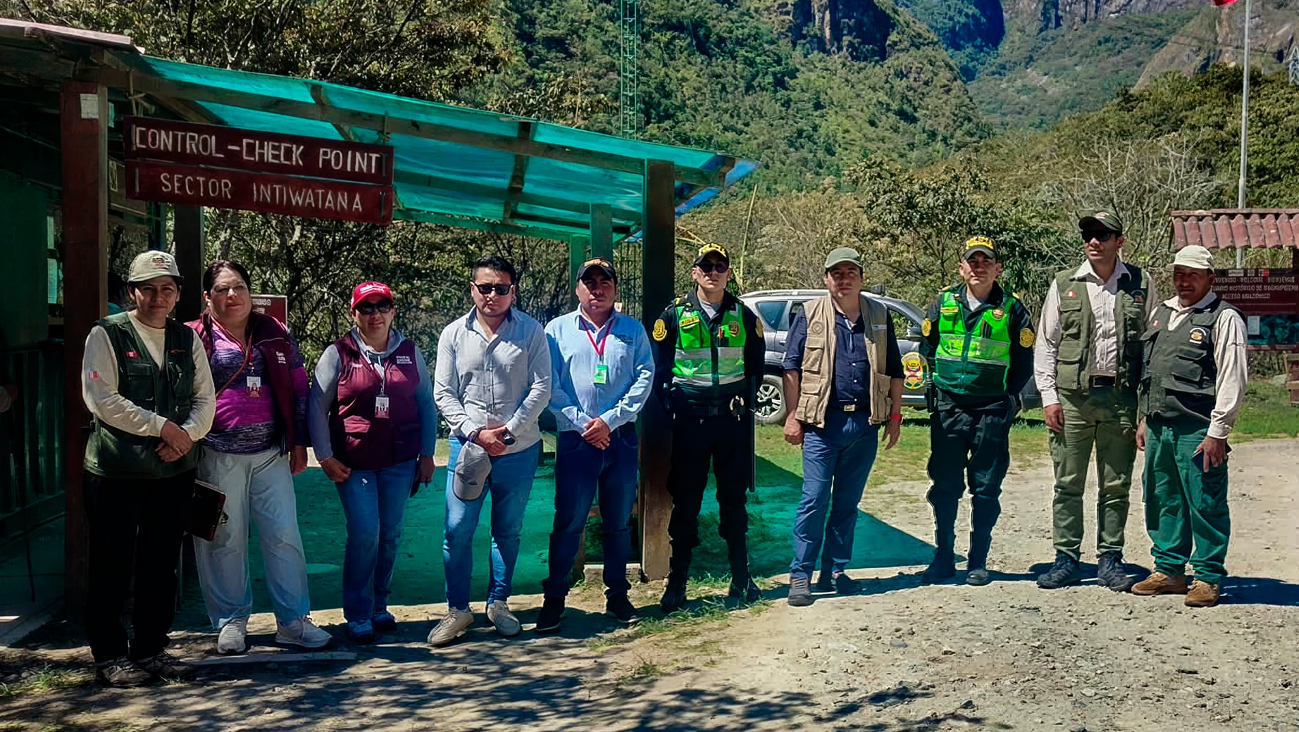 20 guías oficiales de distintas agencias acreditaron su condición presentando sus carnés de identificación vigentes. Gob
