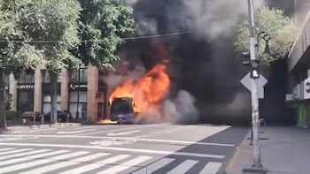 Un camión de transporte público