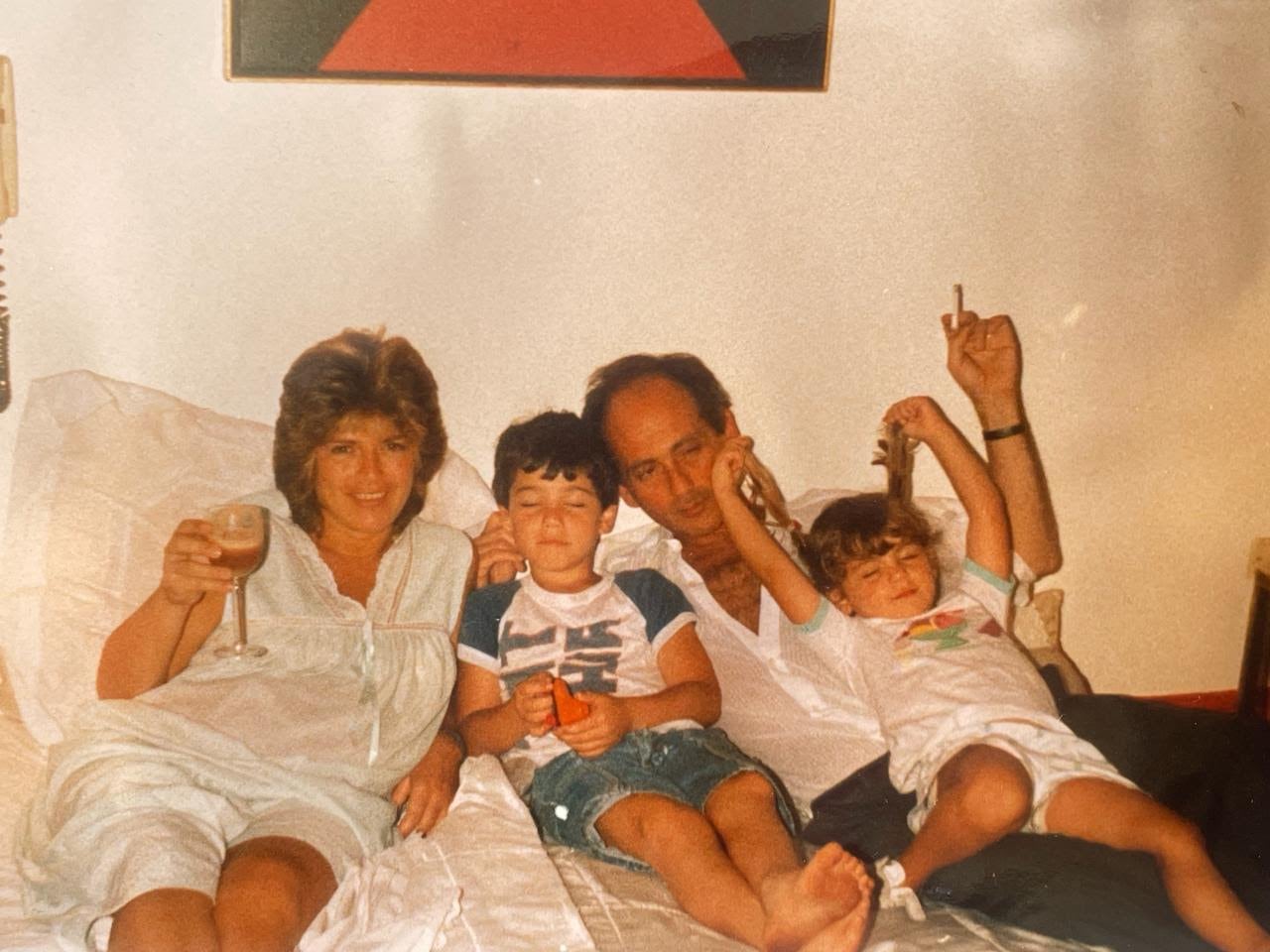 Chiche Gelblung y Cristina Seoane junto a sus dos primeros hijos, Federico y María