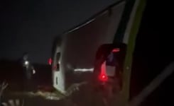 Carmen de Areco: un micro cayó de un puente en la ruta 7 y hay varios heridos