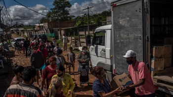 Entrega de despensas.
(Victor Moriyama /