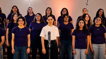 De la decepción al reconocimiento: Julieta Venegas cambia su visión de la 4T con “La niña futbolista”
